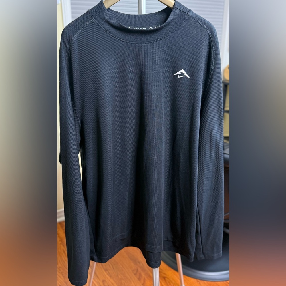 NEW Nike Black Long Sleeve Tee DriFit